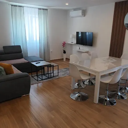 Tolj Apartamento Makarska